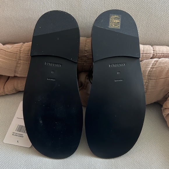 **SOLD** Burberry Tartan Round Toe Plain Leather Shoes. Mary Jane. - Picture 7 of 8